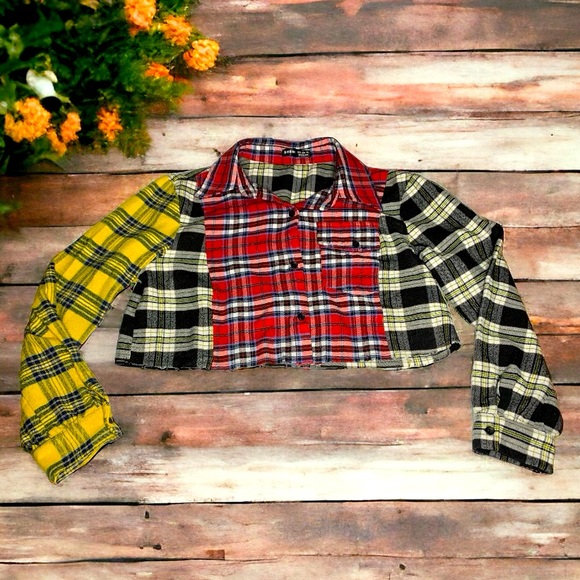 SHEIN Women’s cropped multi plaid button down- Small - Picture 5 of 7